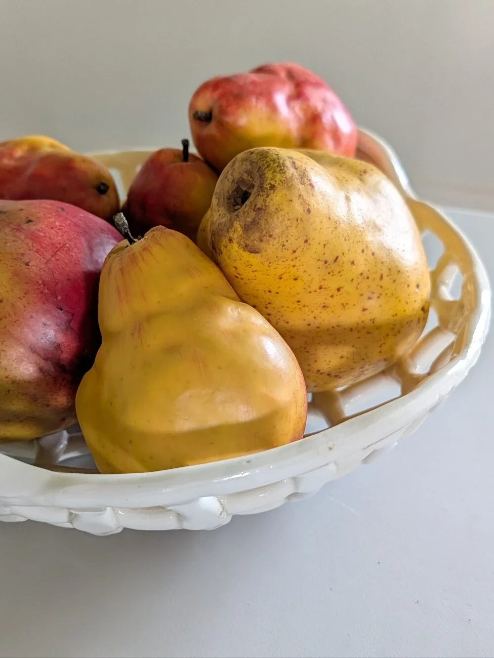 6 very realistic FAUX PEARS decorative fruit